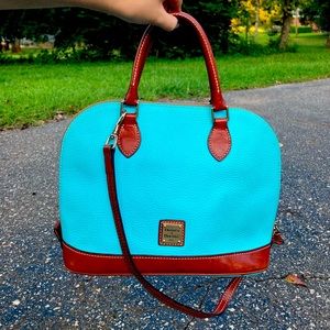 Gorgeous like new turquoise leather dooney and bourke purse with red interior ❤️